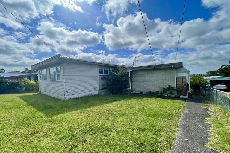 Photo of property in 5 Mcclintock Road, Massey, Auckland, 0614