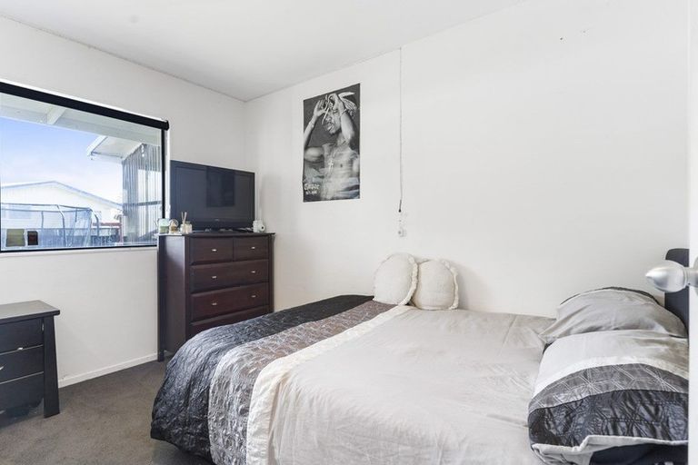 Photo of property in 61a Graham Avenue, Te Atatu Peninsula, Auckland, 0610