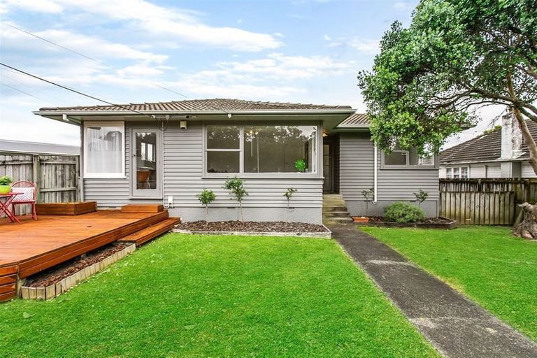 Photo of property in 29 Woodside Road, Massey, Auckland, 0614