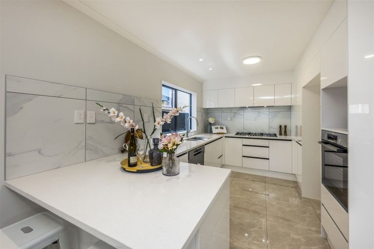 Photo of property in 15 Heidi Crescent, Flat Bush, Auckland, 2016