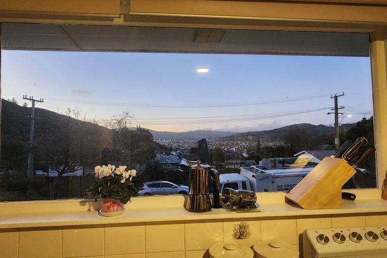 Photo of property in 1 Holmes Grove, Naenae, Lower Hutt, 5011