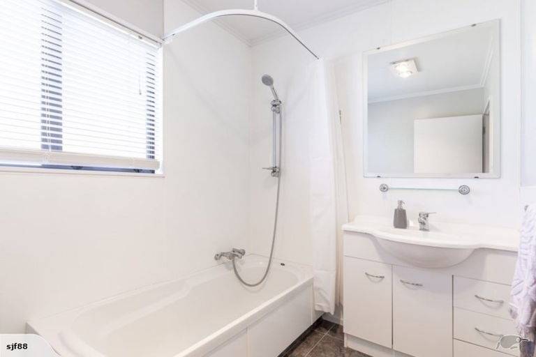 Photo of property in 6a Perrin Place, Kelvin Grove, Palmerston North, 4414