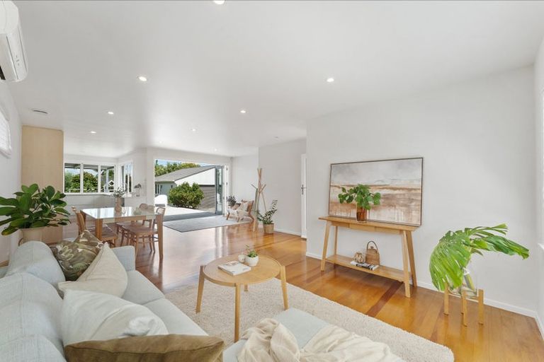 Photo of property in 46 Matipo Road, Te Atatu Peninsula, Auckland, 0610