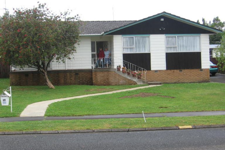 Photo of property in 28 Marvon Downs Avenue, Pakuranga Heights, Auckland, 2010