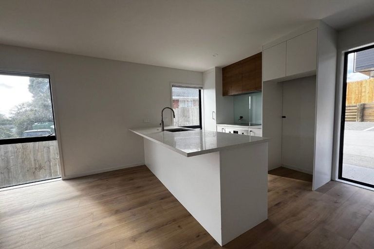 Photo of property in 21 Divich Avenue, Te Atatu South, Auckland, 0610