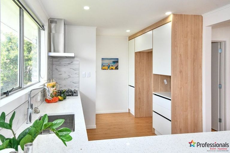 Photo of property in 2 Serrano Place, Clover Park, Auckland, 2023