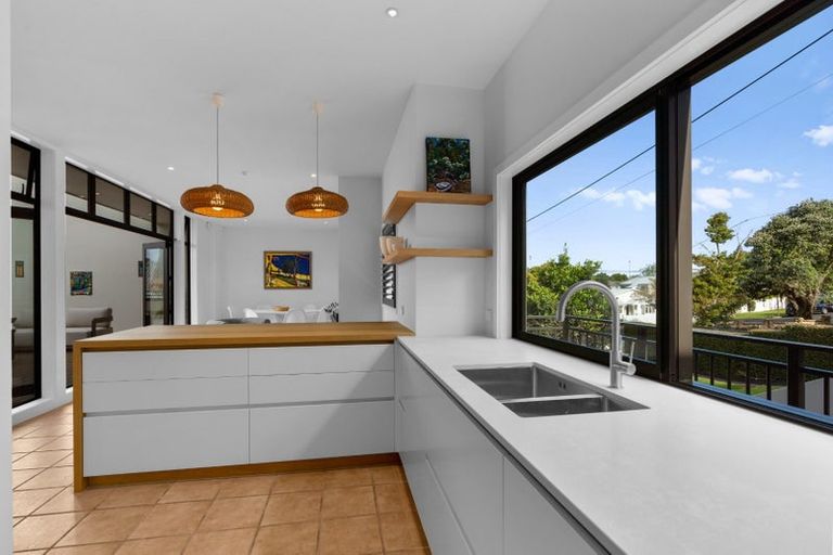Photo of property in 14b Alfred Street, Northcote Point, Auckland, 0627