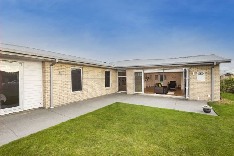 Photo of property in 94 Rannoch Drive, Broomfield, Christchurch, 8042