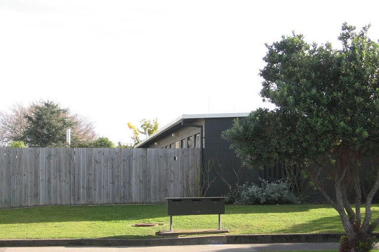Photo of property in 1-3/554 Ruahine Street, Hokowhitu, Palmerston North, 4410