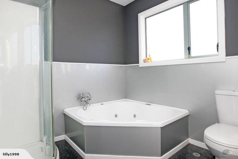 Photo of property in 11 Southern Cross Crescent, Island Bay, Wellington, 6023