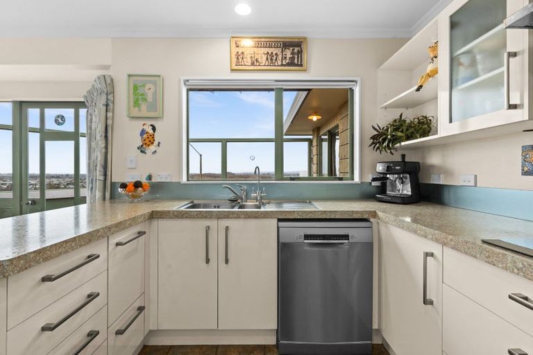 Photo of property in 2/89 Churchill Drive, Taradale, Napier, 4112