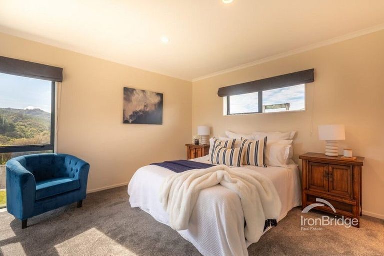 Photo of property in 13 Percy Kinsman Crescent, Riverstone Terraces, Upper Hutt, 5018