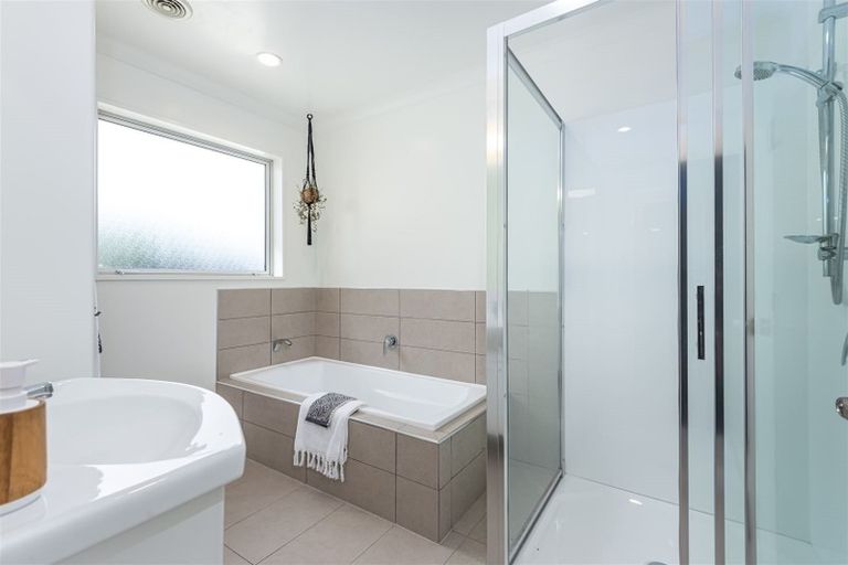 Photo of property in 28 James Hight Drive, Halswell, Christchurch, 8025
