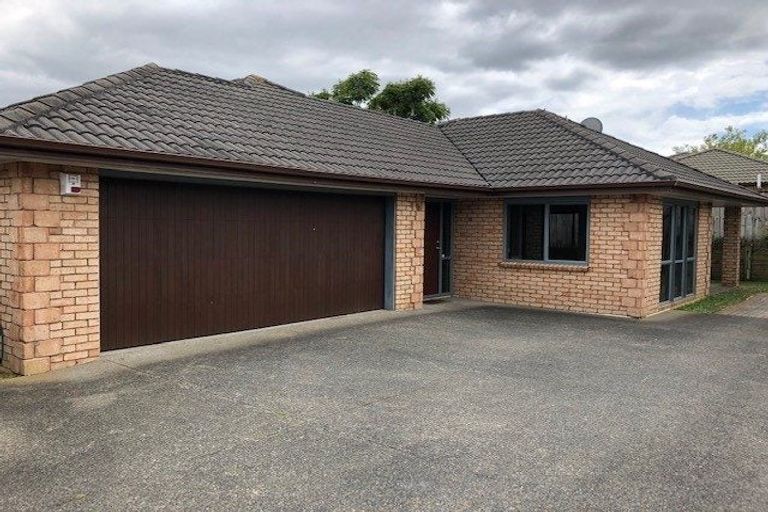 Photo of property in 12 Glastry Close, East Tamaki Heights, Auckland, 2016