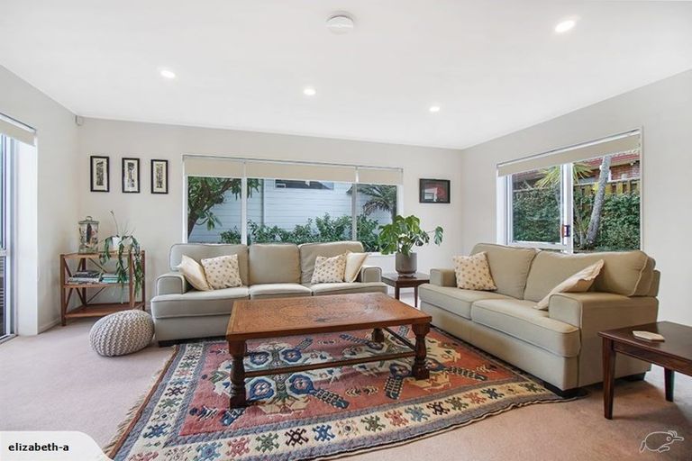 Photo of property in 2/7 Camden Place, Papatoetoe, Auckland, 2025