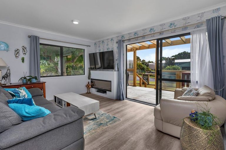 Photo of property in 1 Ishtar Place, One Tree Point, 0118