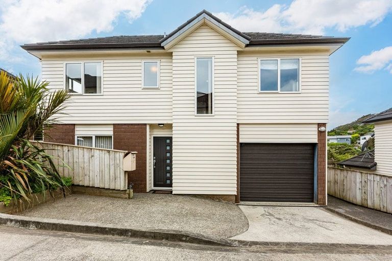 Photo of property in 5/16 Black Rock Road, Newlands, Wellington, 6037