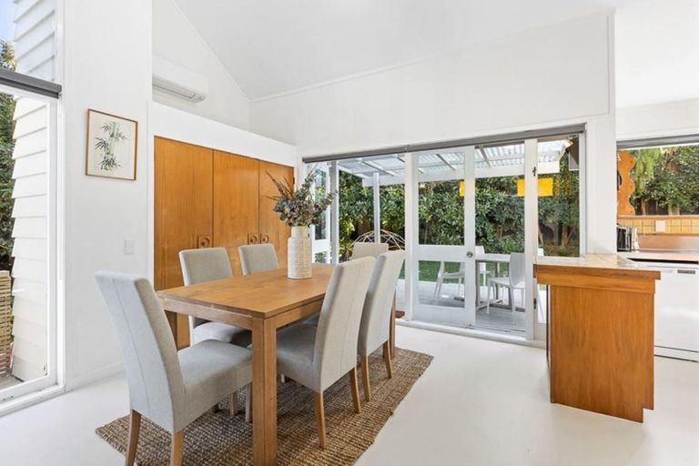 Photo of property in 17 Lydia Avenue, Northcote, Auckland, 0627