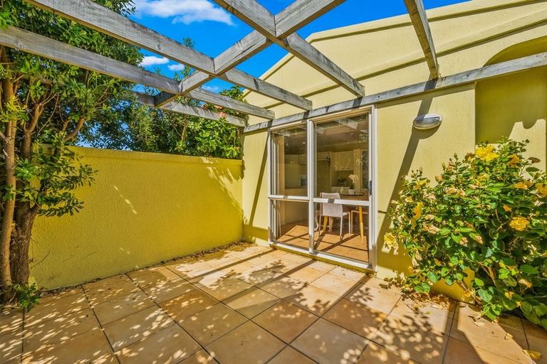 Photo of property in 11 Avion Terrace, Raumati Beach, Paraparaumu, 5032