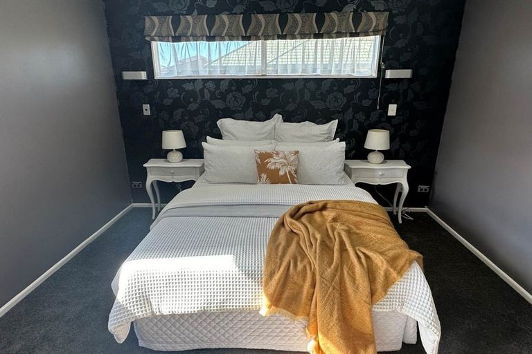 Photo of property in 70 Manuroa Road, Takanini, 2112