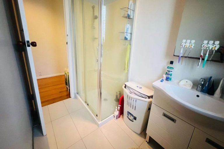 Photo of property in 172 Forrest Hill Road, Forrest Hill, Auckland, 0620