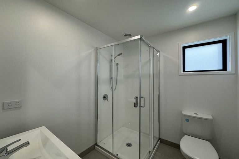 Photo of property in 2 Mikoikoi Crescent, Mangere Bridge, Auckland, 2022