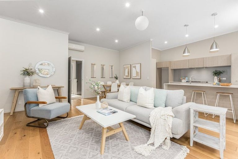 Photo of property in 5 Pacific View, Whitby, Porirua, 5024