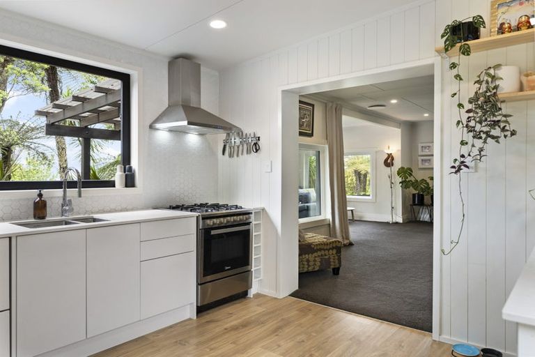 Photo of property in 3 Huia Road, Titirangi, Auckland, 0604