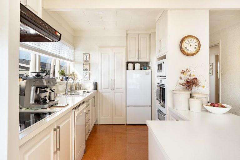 Photo of property in 43 Hinewa Road, Otumoetai, Tauranga, 3110