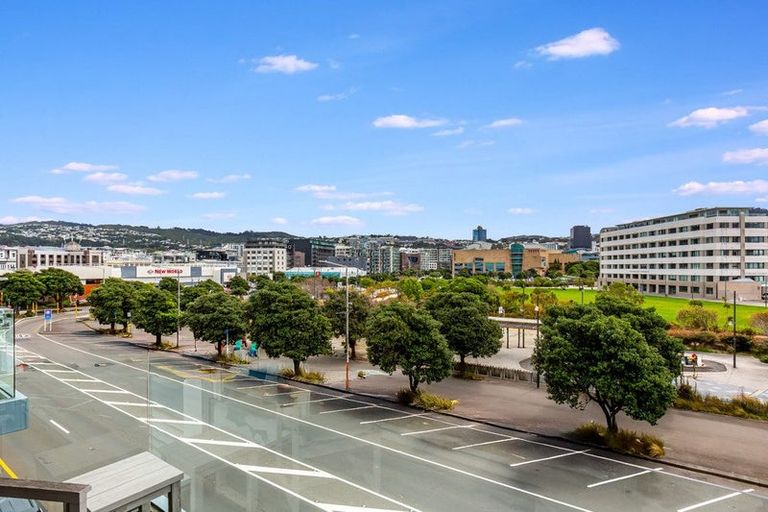 Photo of property in Aqua, 13/74 Oriental Parade, Oriental Bay, Wellington, 6011