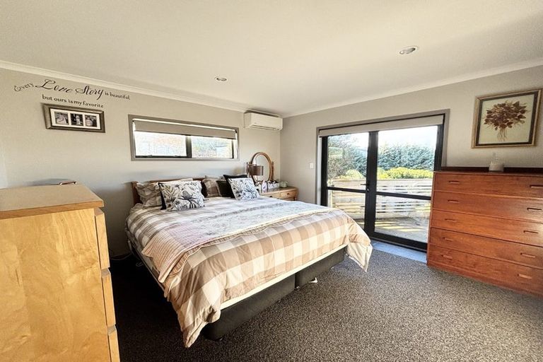 Photo of property in 35 Percy Kinsman Crescent, Riverstone Terraces, Upper Hutt, 5018
