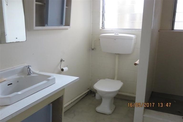 Photo of property in 303 Great North Road, Henderson, Auckland, 0612