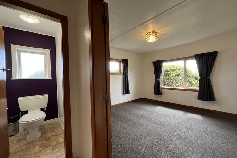 Photo of property in 1 Truby King Street, Merrilands, New Plymouth, 4312