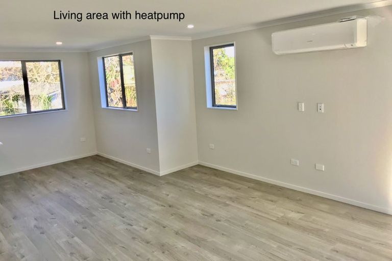 Photo of property in 2d/4 Sunnynook Road, Sunnynook, Auckland, 0620
