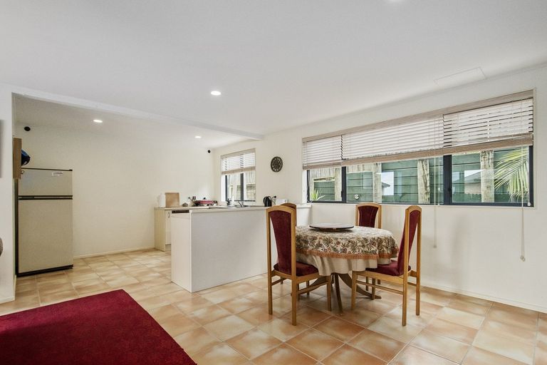 Photo of property in 16 San Lorenzo Rise, Henderson, Auckland, 0612