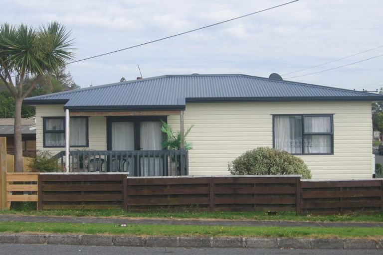 Photo of property in 66 Lynwood Road, New Lynn, Auckland, 0600