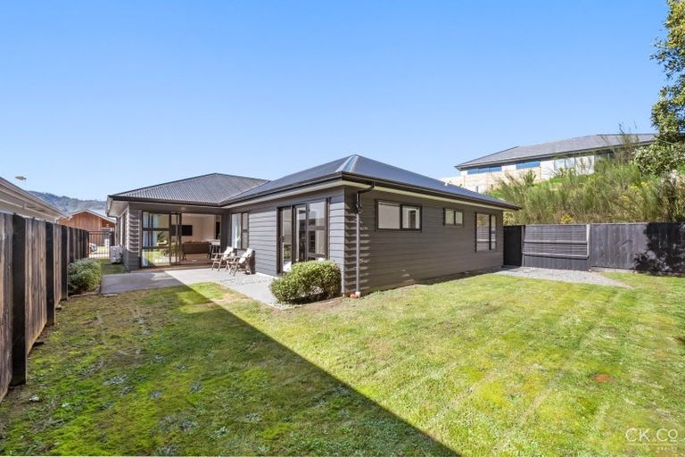 Photo of property in 7 Te Awa Rere Grove, Stokes Valley, Lower Hutt, 5019