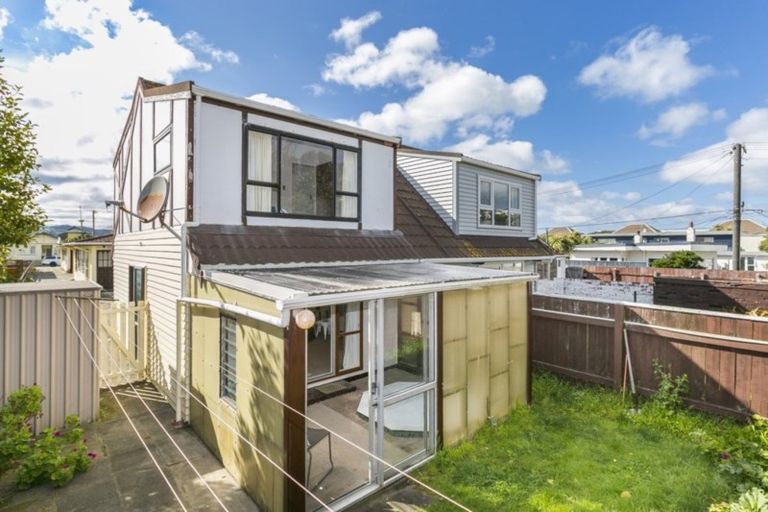 Photo of property in 200f6 Onepu Road, Lyall Bay, Wellington, 6022