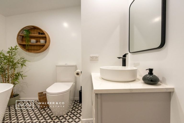 Photo of property in 4 Elmslie Road, Pinehaven, Upper Hutt, 5019