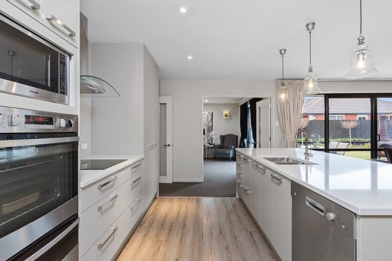 Photo of property in 18 Dunaverty Place, Broomfield, Christchurch, 8042