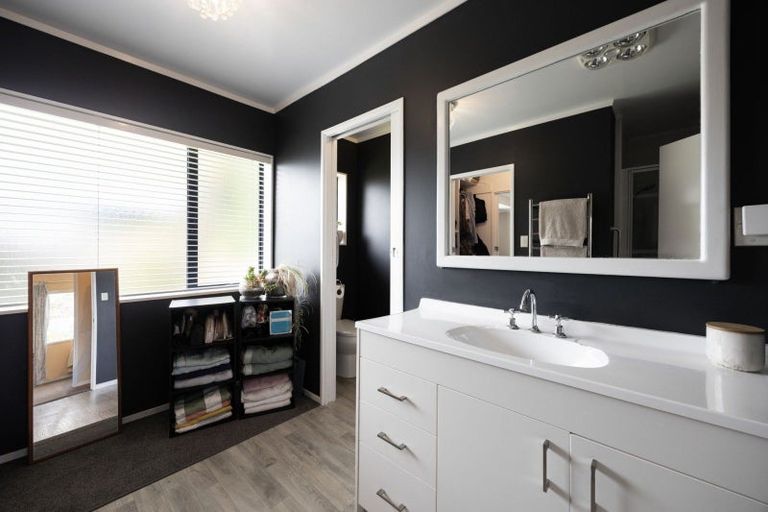 Photo of property in 1 Halcione Close, Flagstaff, Hamilton, 3210