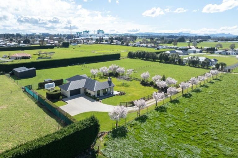 Photo of property in 24 Mckinnon Road, Edendale, Wyndham, 9893