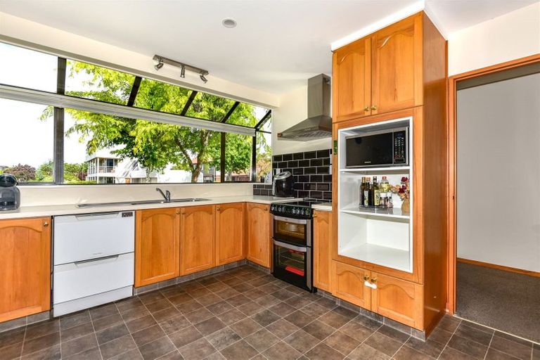 Photo of property in 23 Derenzy Place, Avonhead, Christchurch, 8042