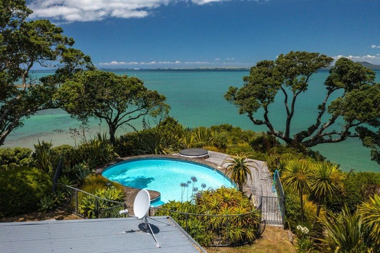 Photo of property in 62 Sharon Road, Waiake, Auckland, 0630