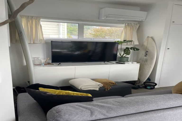 Photo of property in 118 Lyall Parade, Lyall Bay, Wellington, 6022