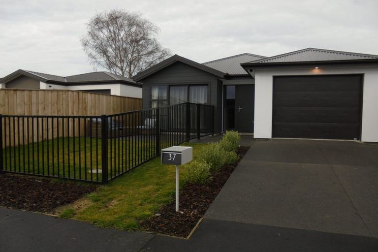 Photo of property in 37 Chrysolite Place, Belfast, Christchurch, 8051