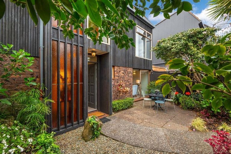 Photo of property in 2/63a Norwood Road, Bayswater, Auckland, 0622