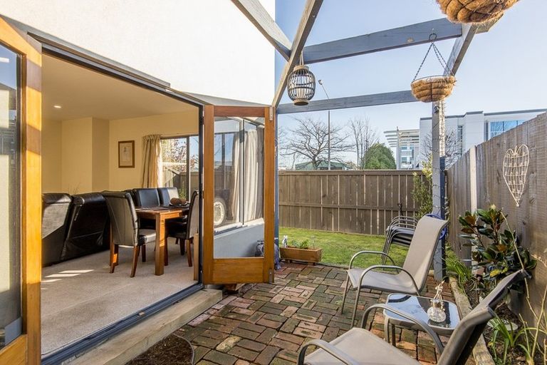 Photo of property in 2/3 Melrose Street, Christchurch Central, Christchurch, 8013