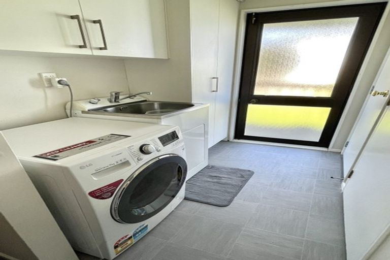 Photo of property in 100 Frobisher Street, Island Bay, Wellington, 6023