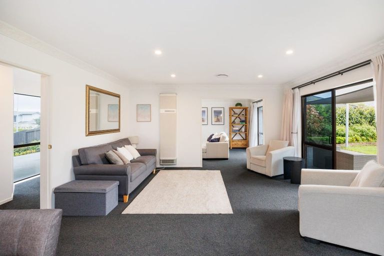 Photo of property in 77 Pacific Drive, Fitzherbert, Palmerston North, 4410